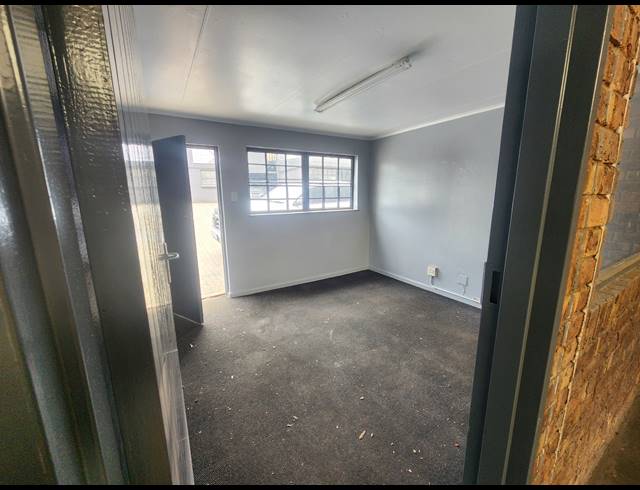 196M² WAREHOUSE TO LET IN WADEVILLE